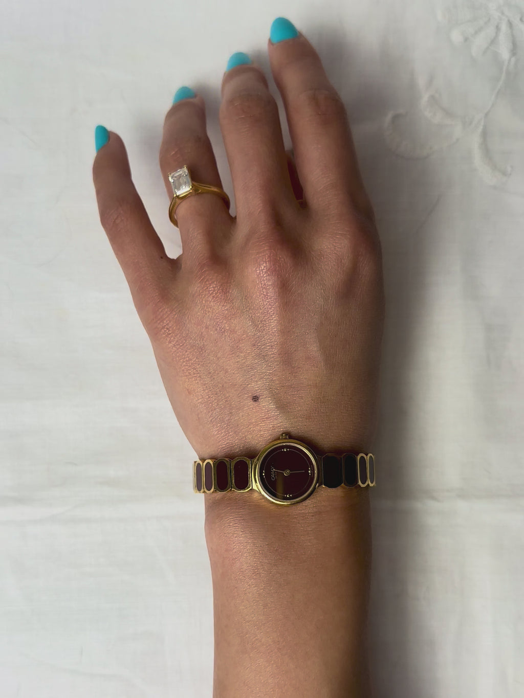 1980s Camy Geneve burgundy round quartz watch