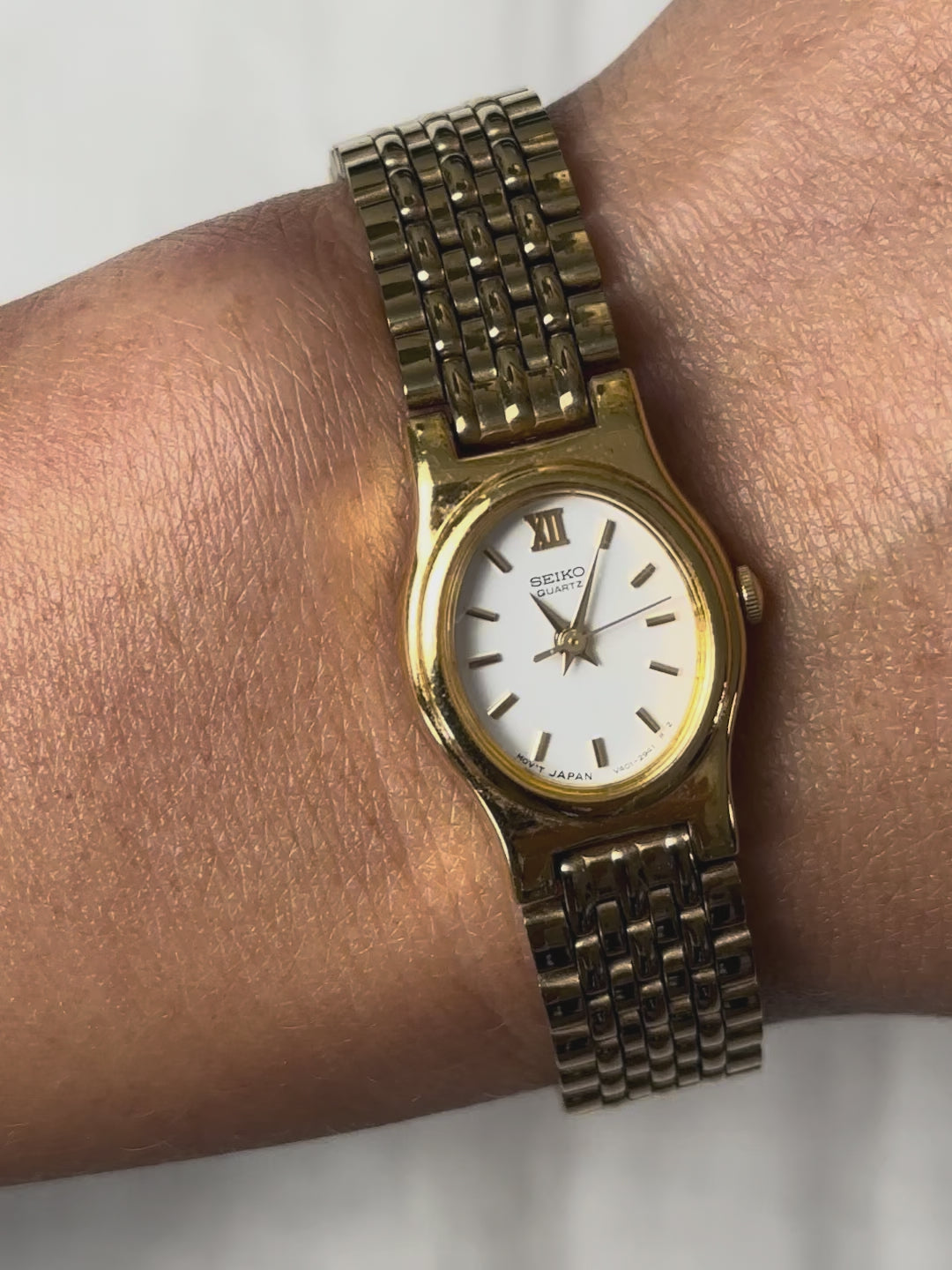 1980s Seiko white oval quartz watch
