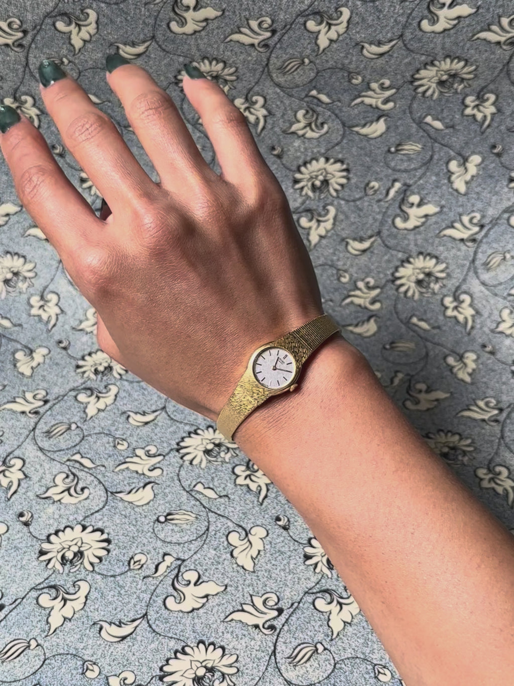 1980s Seiko gold-plated round quartz watch
