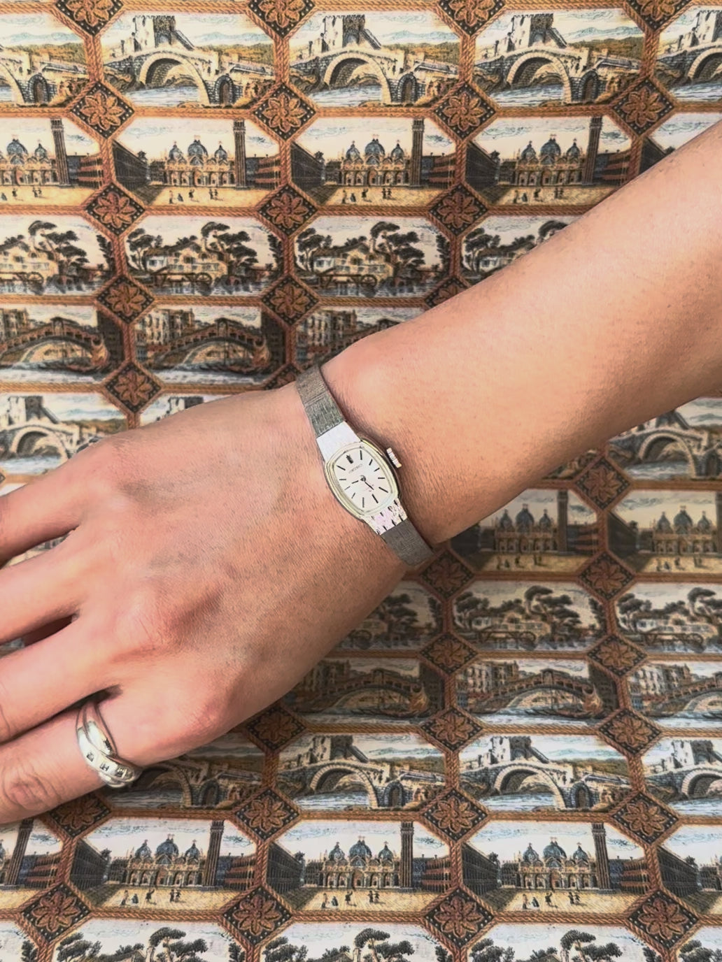 1970s Seiko 17 jewels silver-plated mechanical watch
