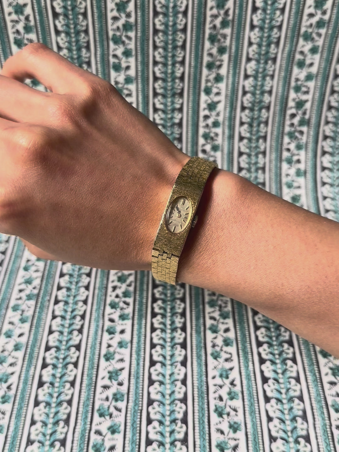 1970s Oval Dial Gold-Plated Mechanical Watch