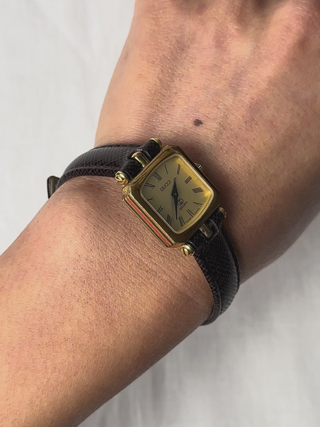 1980s Gucci striped case brown leather quartz watch