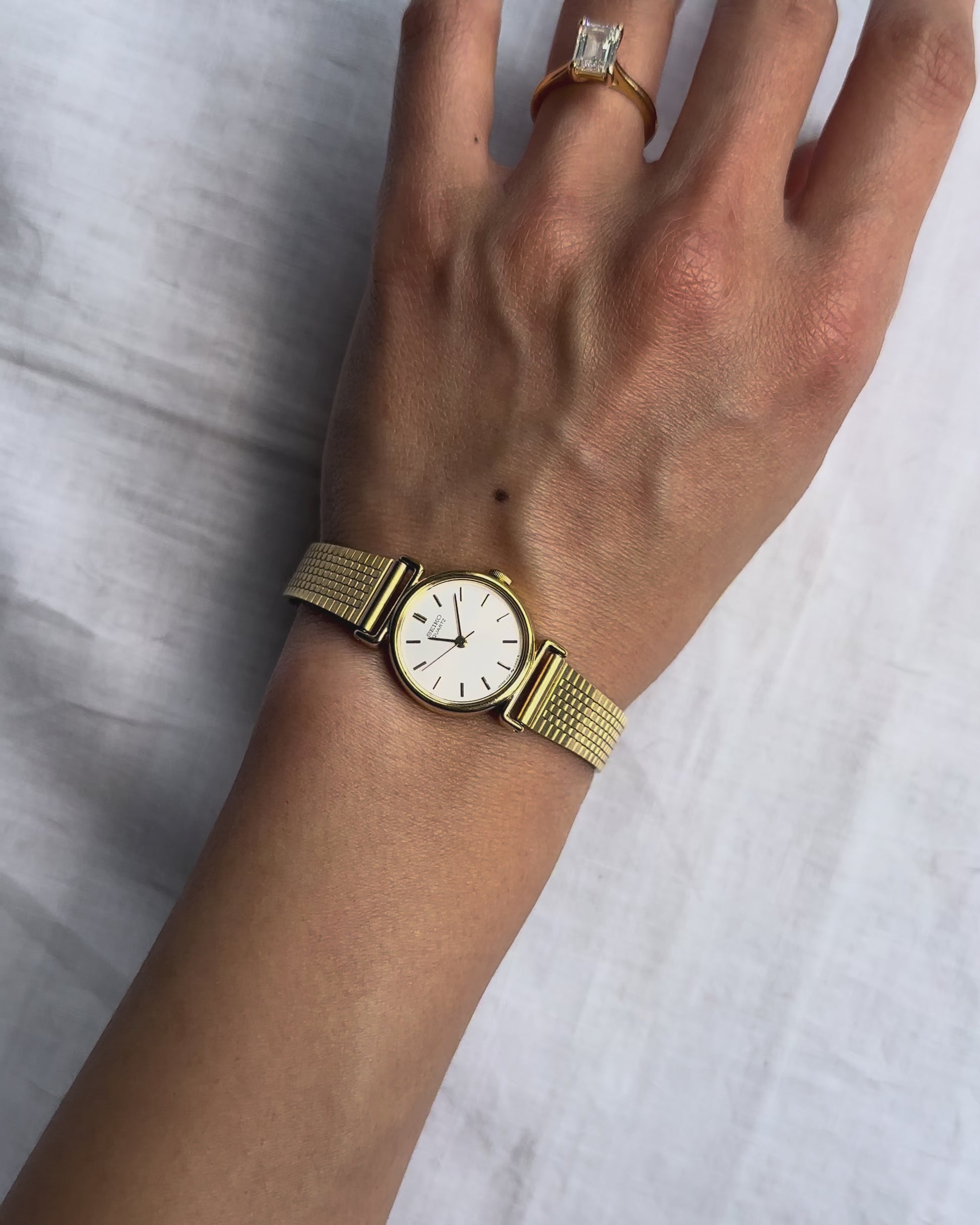 1980s Seiko gold-plated round quartz watch