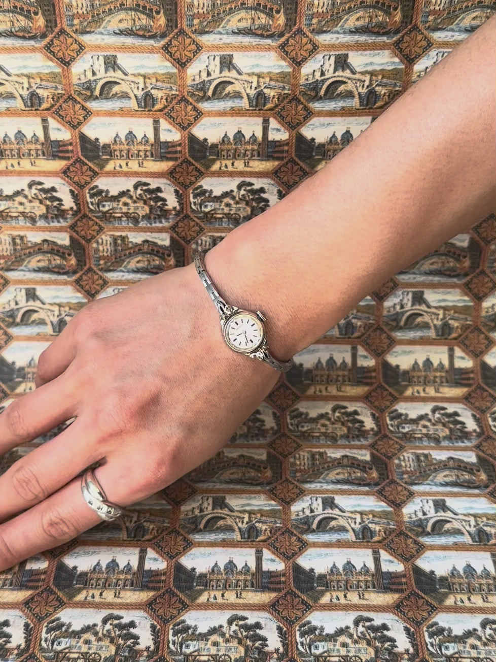 1970s Seiko 21 jewels silver-plated slim mechanical watch