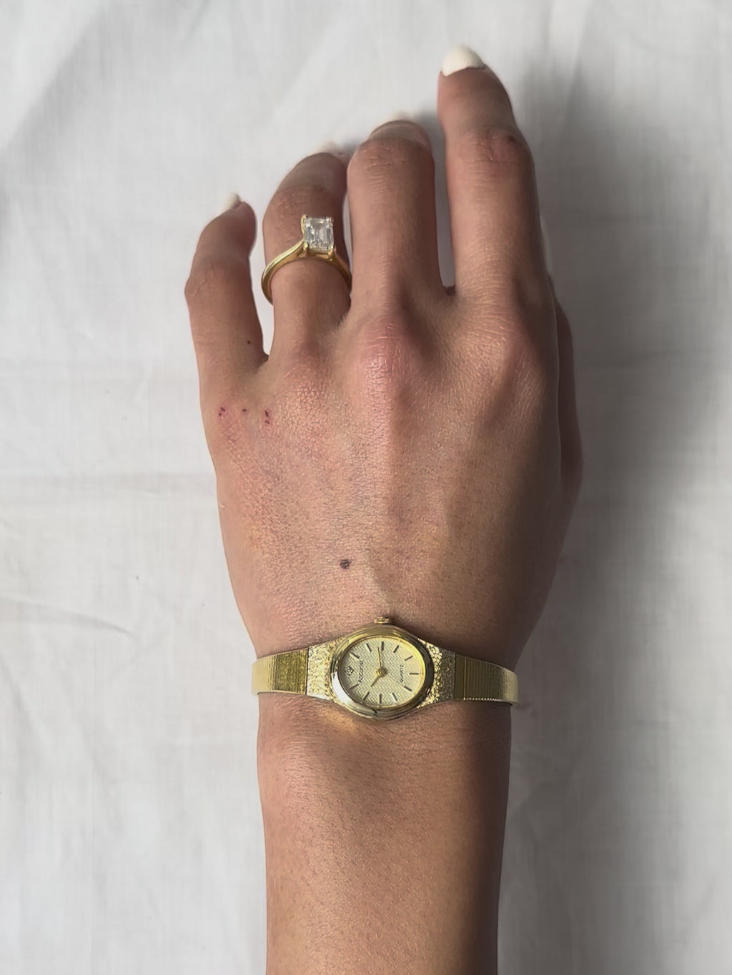 1980s Accurist stone accent oval gold-plated quartz watch
