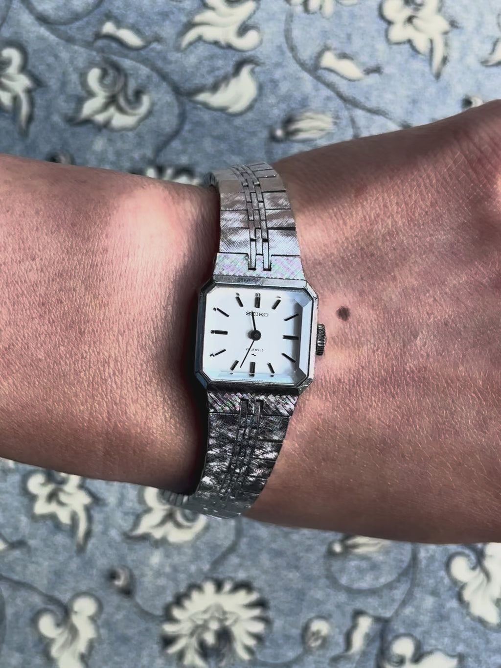 1970s Seiko white dial silver-plated mechanical watch