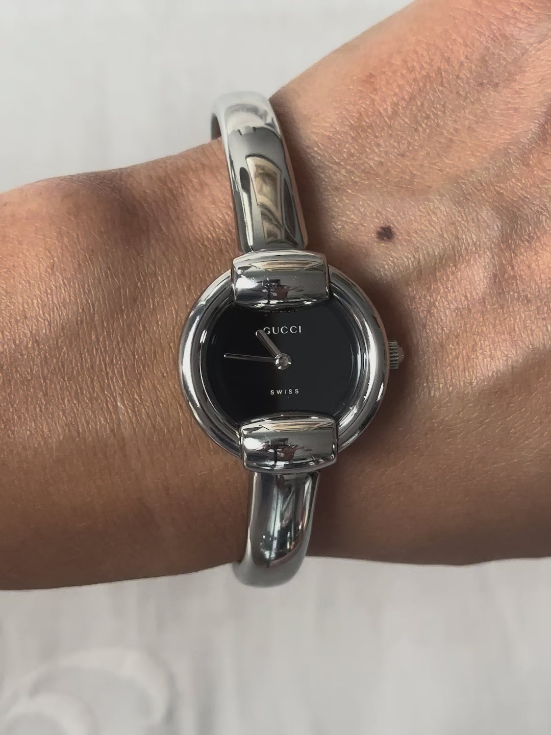 1990s Gucci Silver tone round quartz watch