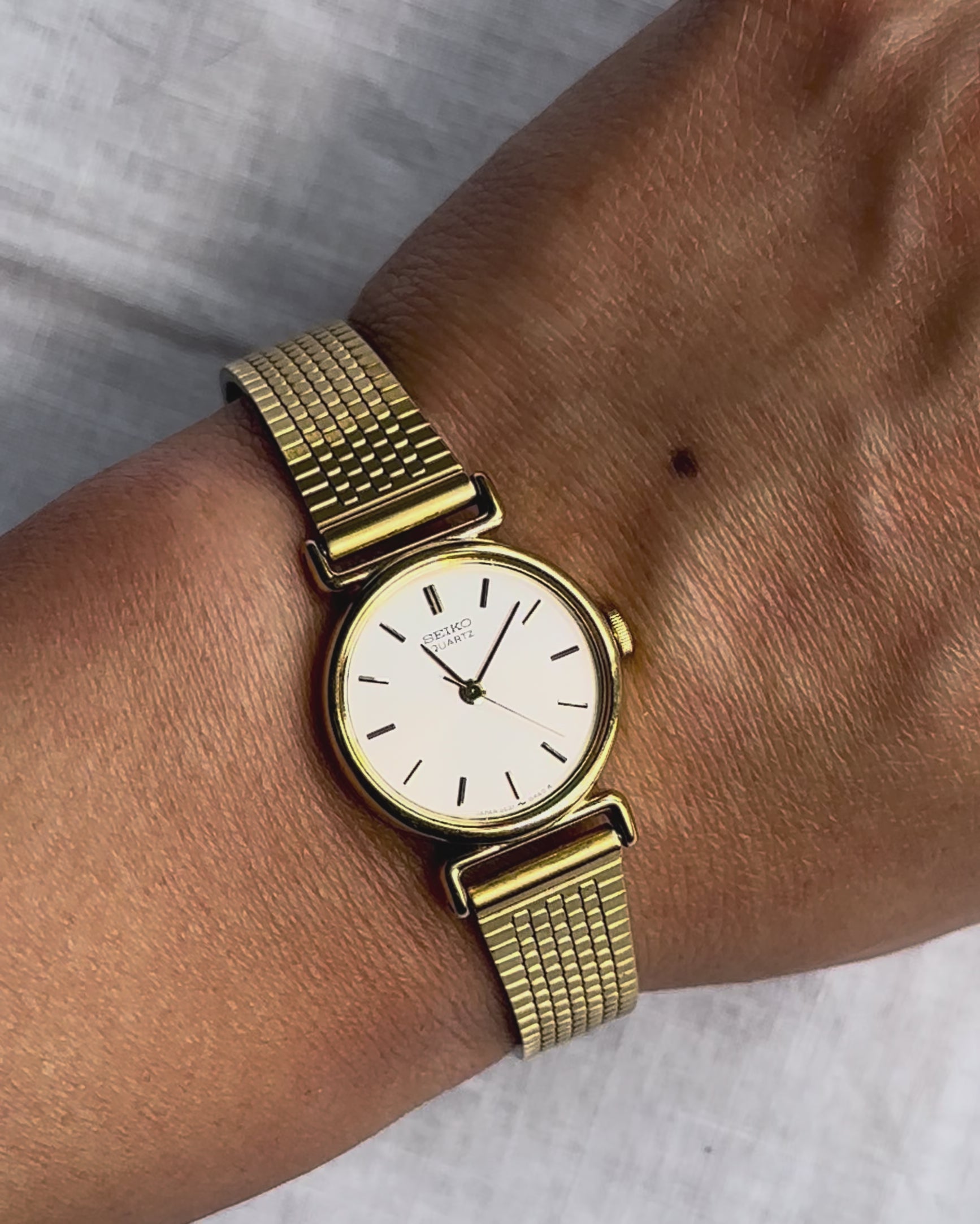 1980s Seiko gold-plated round quartz watch