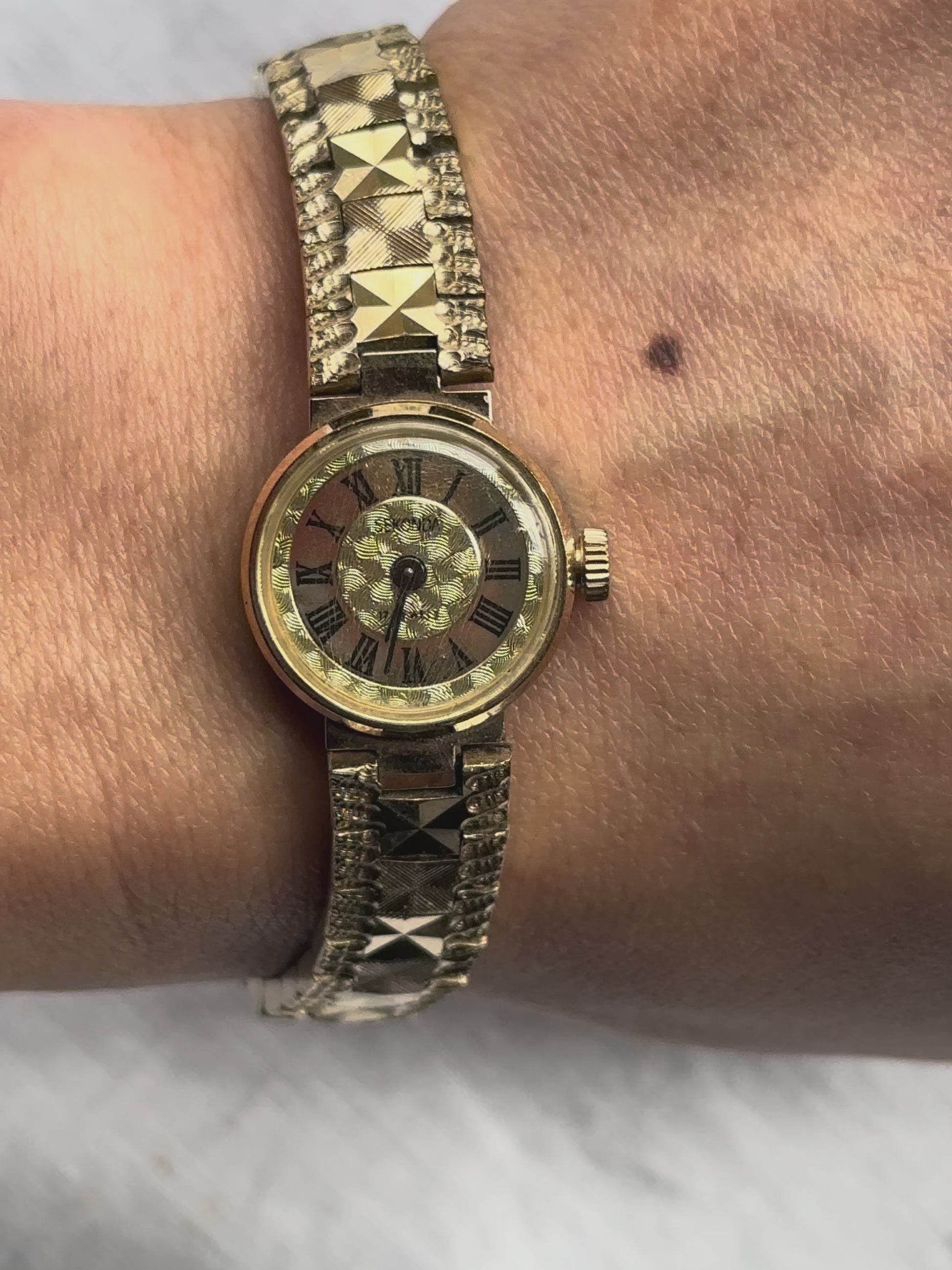 1970s Sekonda Textured Roman Dial Mechanical Watch