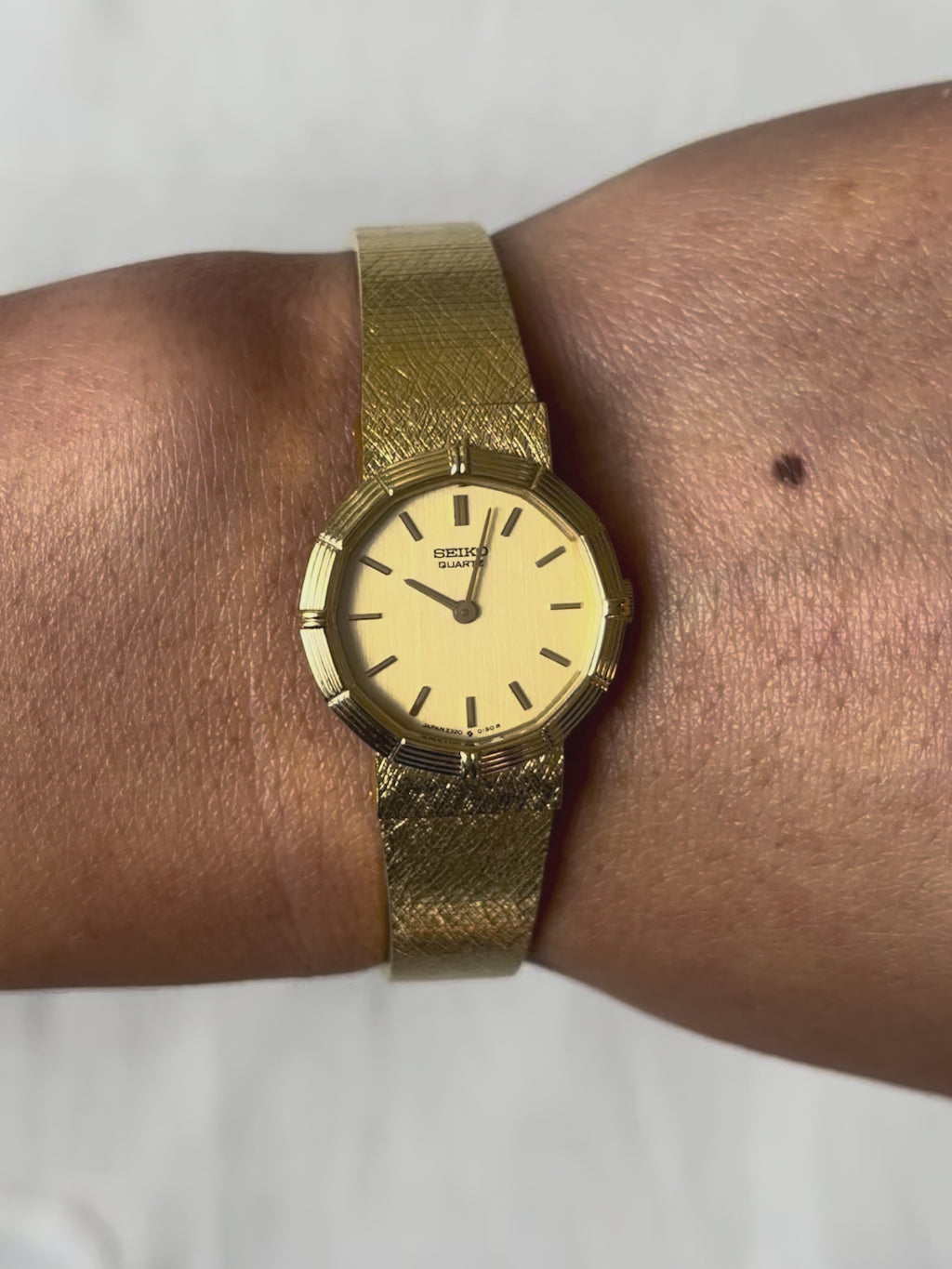 1980s Seiko gold-plated round quartz watch