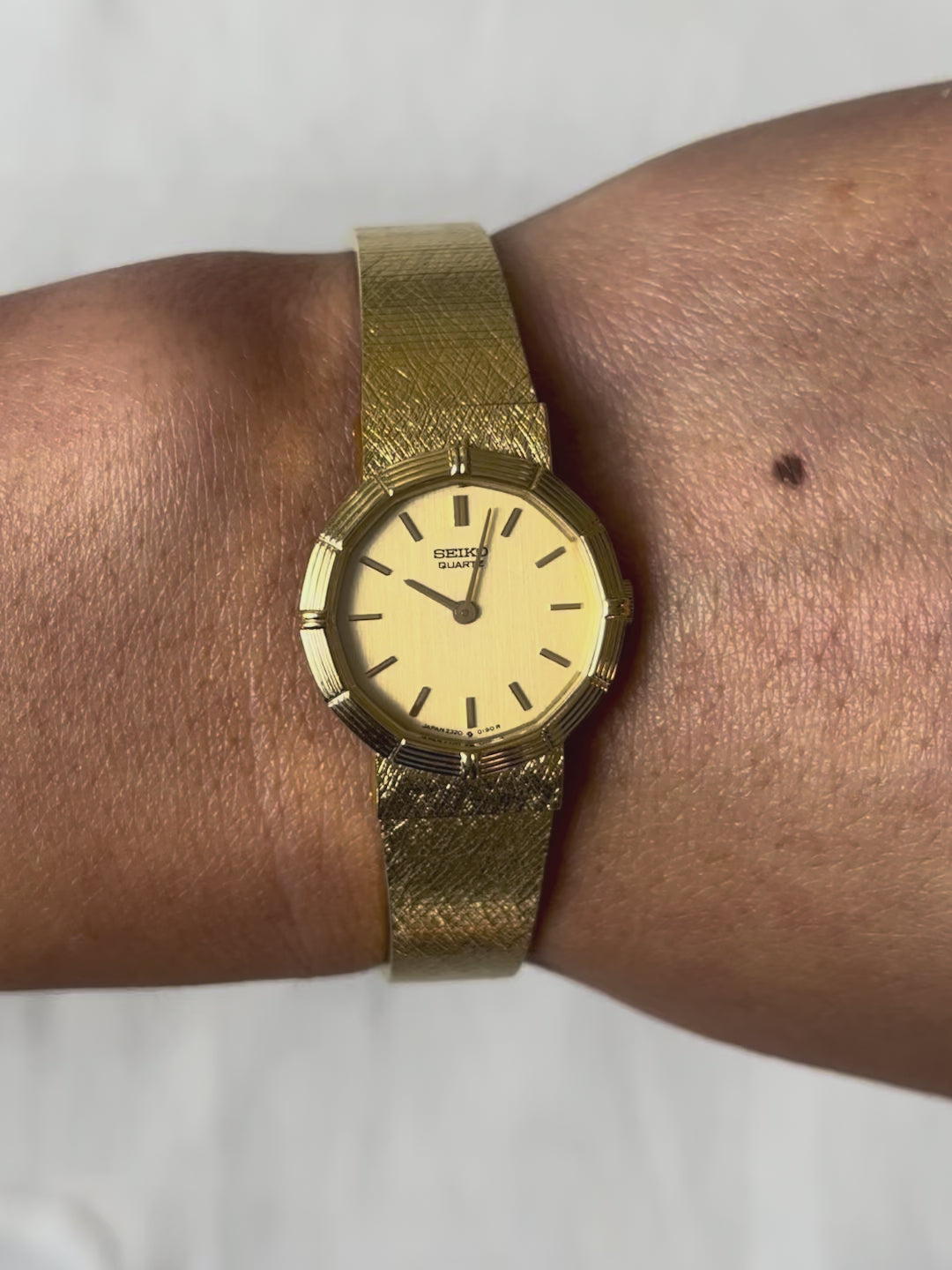 1980s Seiko gold-plated round quartz watch