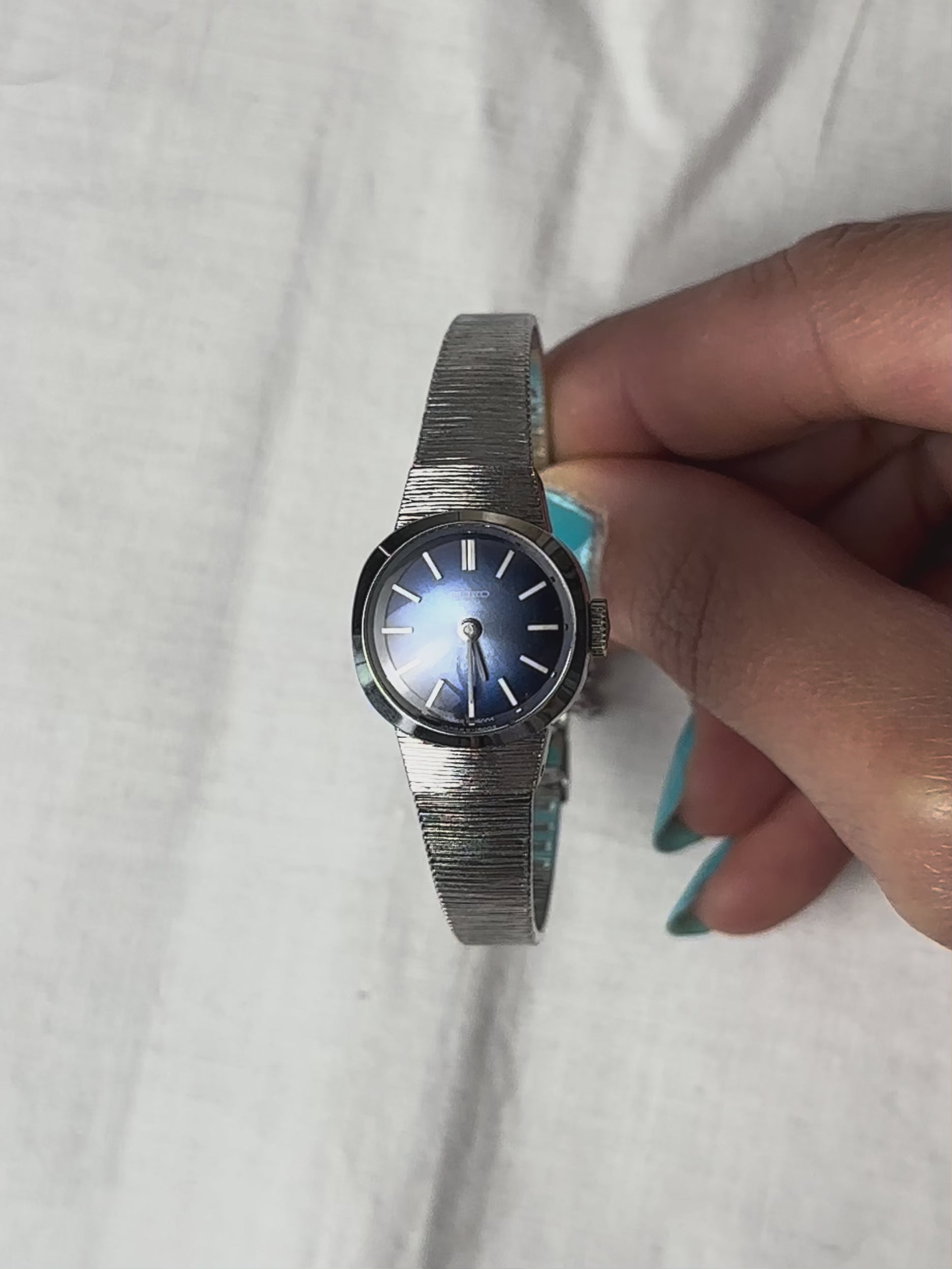 1970s Seiko blue round silver tone mechanical watch