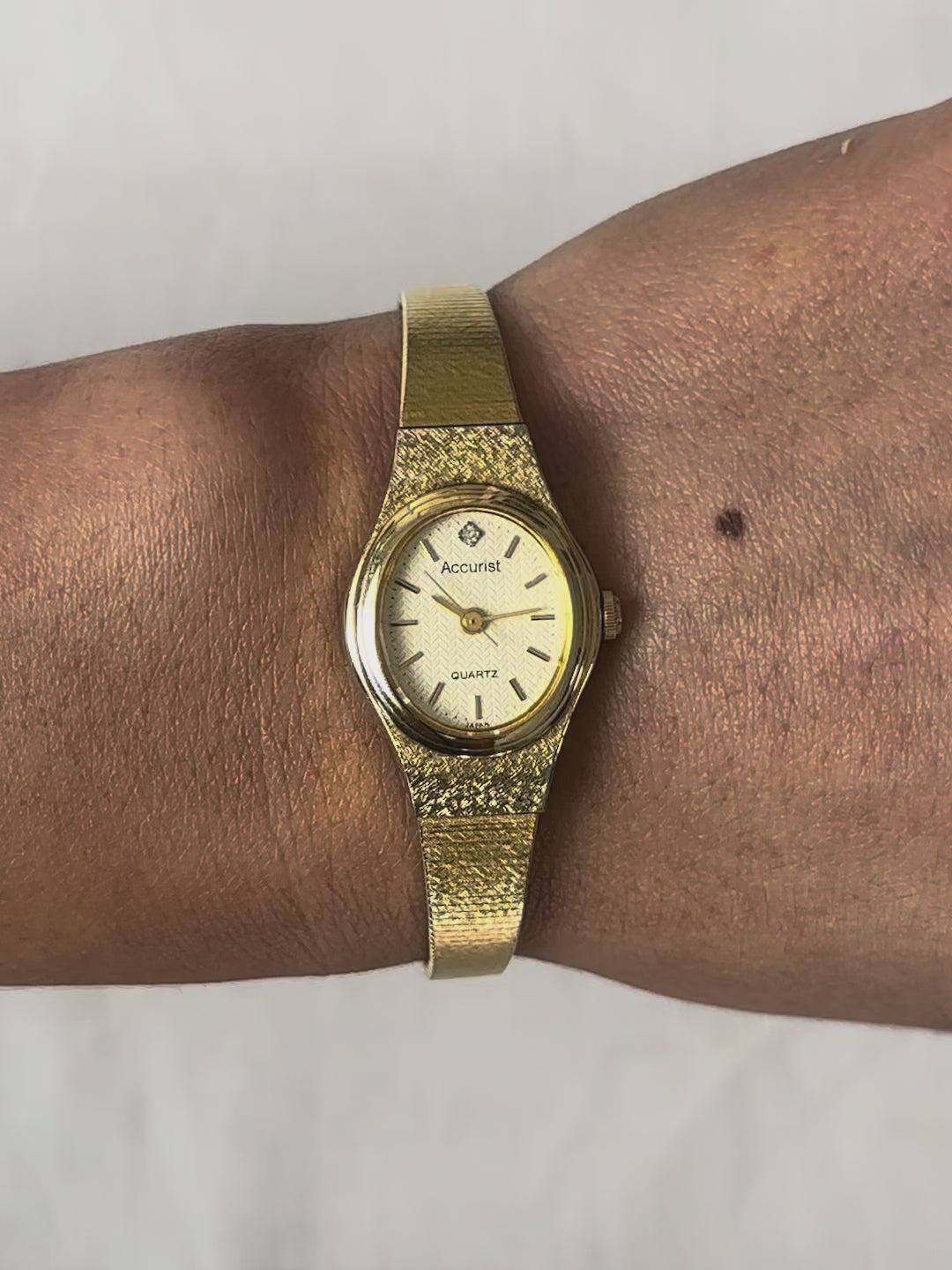 1980s Accurist stone accent oval gold-plated quartz watch