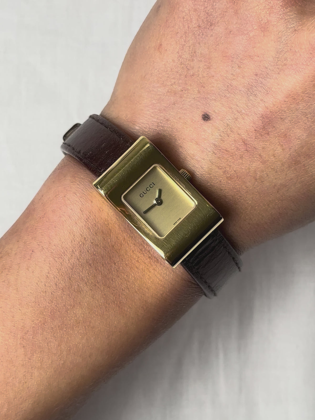 1990s Gucci gold-plated brown leather quartz watch